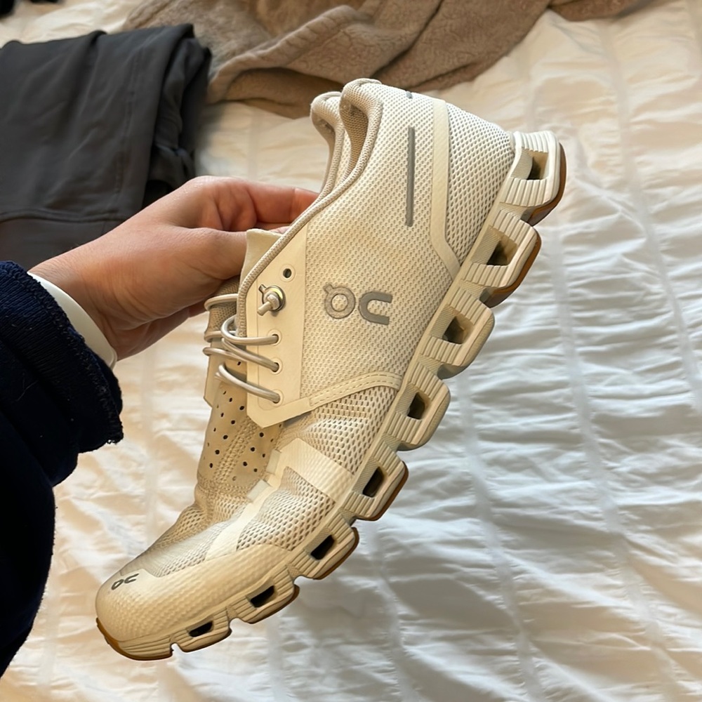 ON cloud white/cream shoes